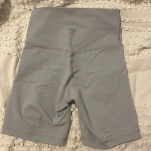 Aritzia TNA Cheeky Atmosphere 7in biker shorts
